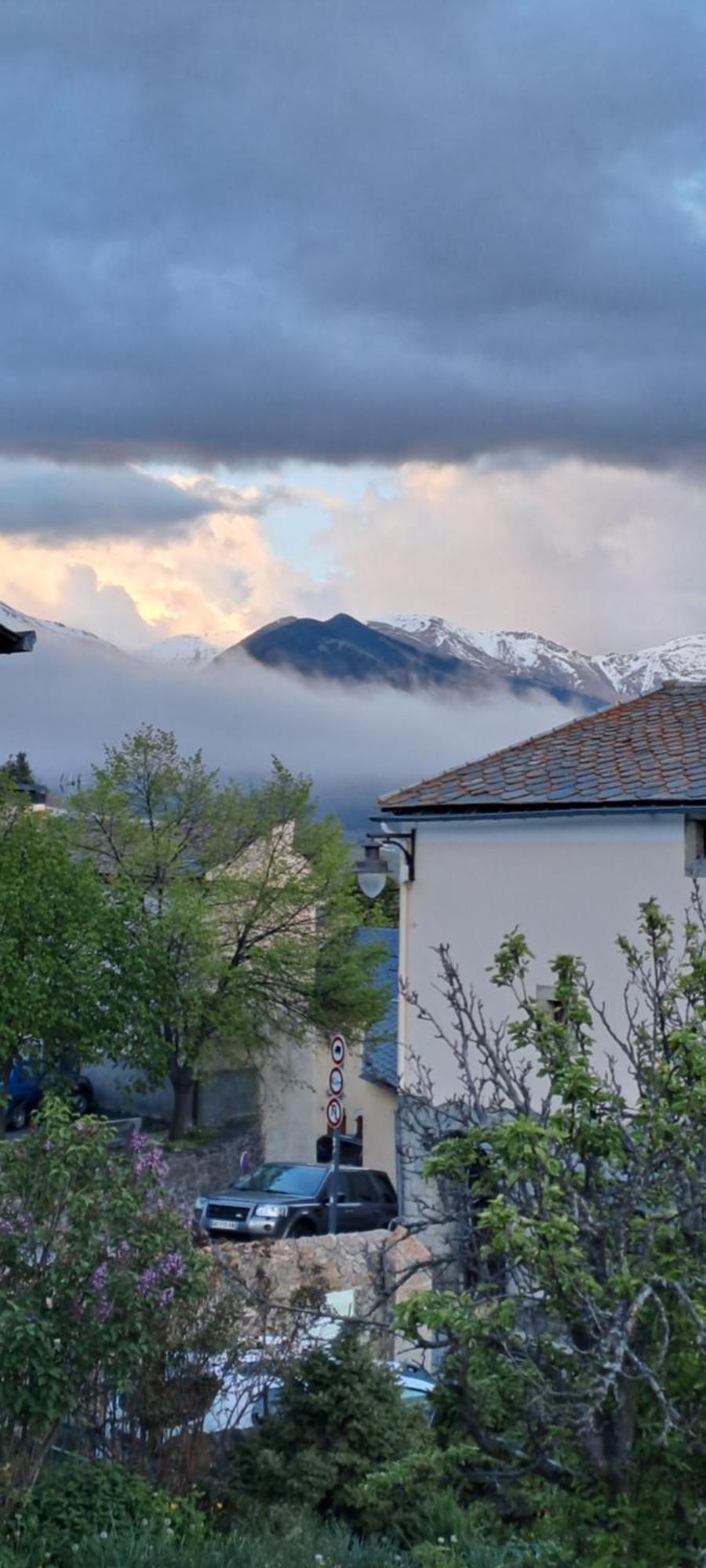 Bed and Breakfast Le Grenier Des Moineaux Font-Romeu-Odeillo-Via Exteriér fotografie
